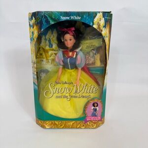 Mattel Disney Snow White And The Seven Dwarfs Barbie VTG 1992